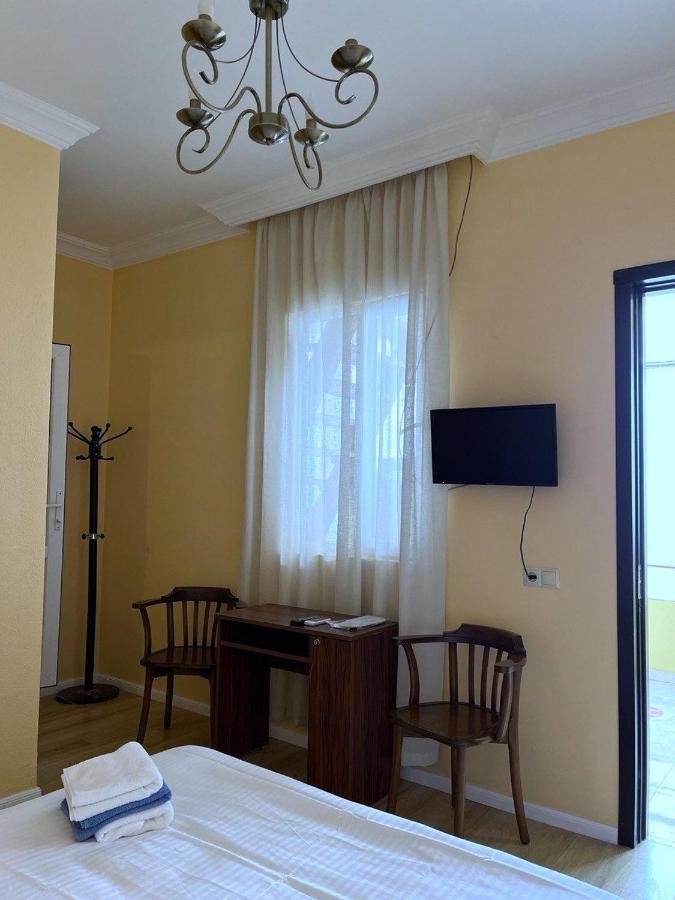 Old Clty Hotel Батуми Екстериор снимка