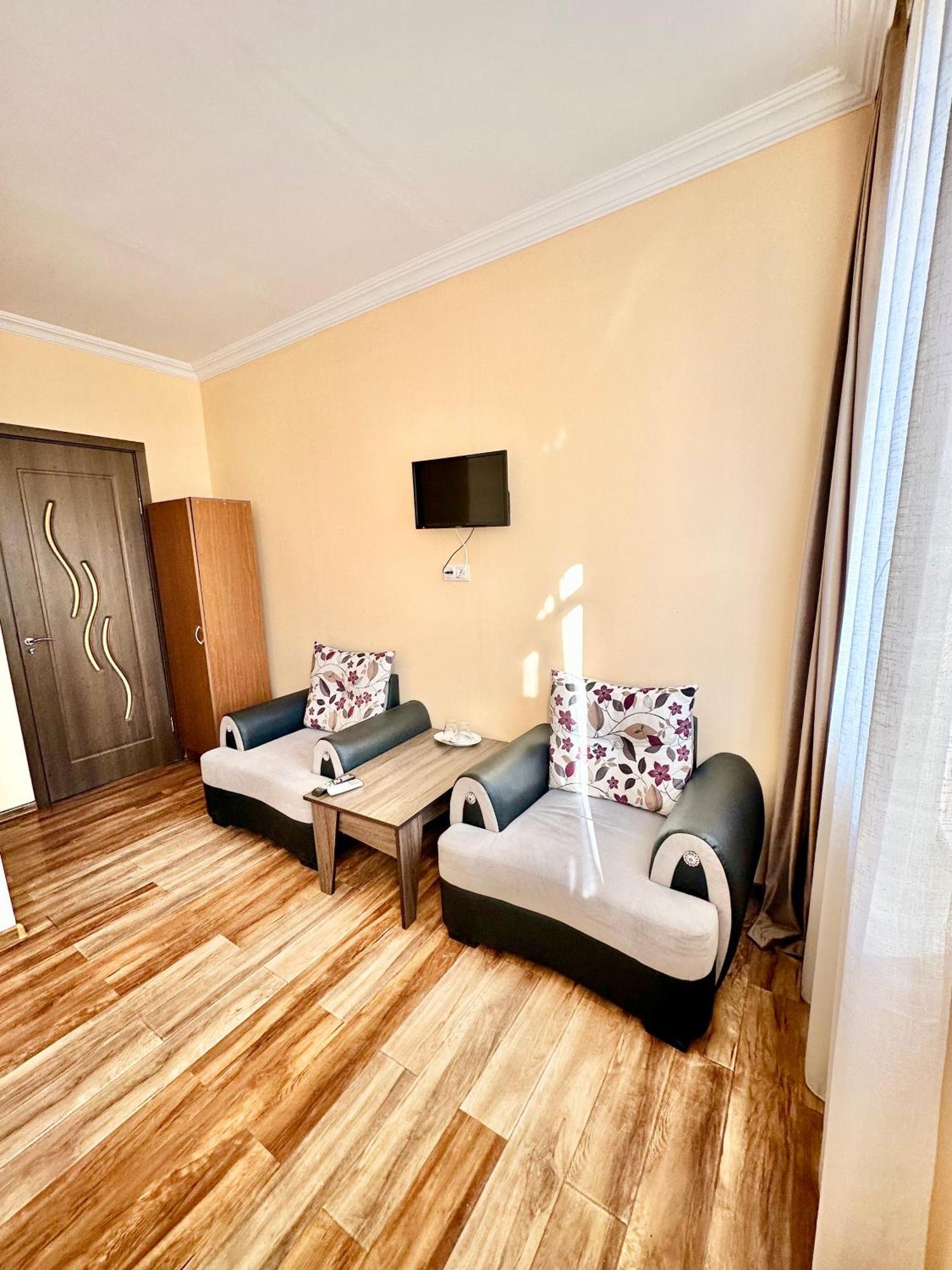 Old Clty Hotel Батуми Екстериор снимка
