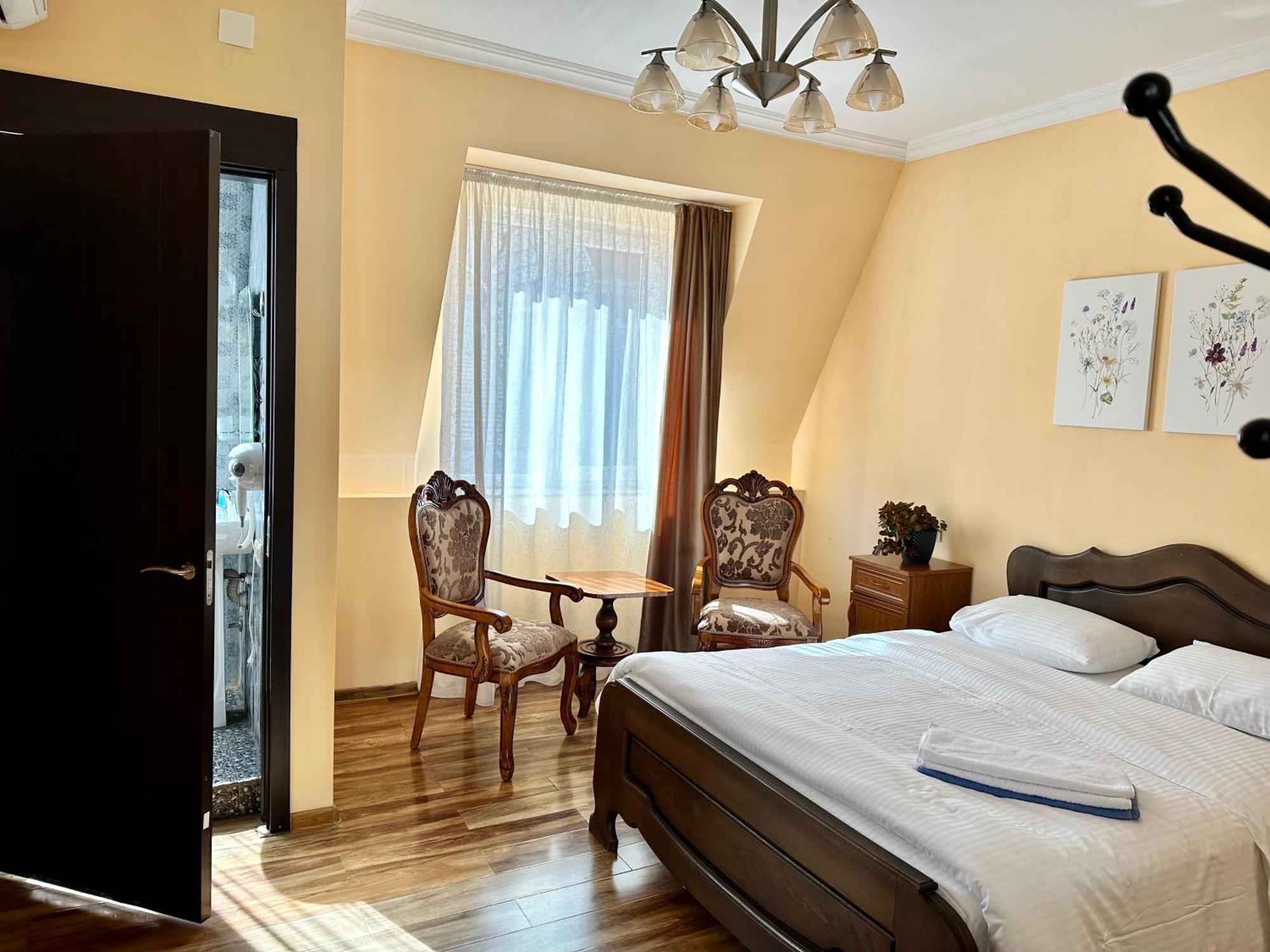 Old Clty Hotel Батуми Екстериор снимка