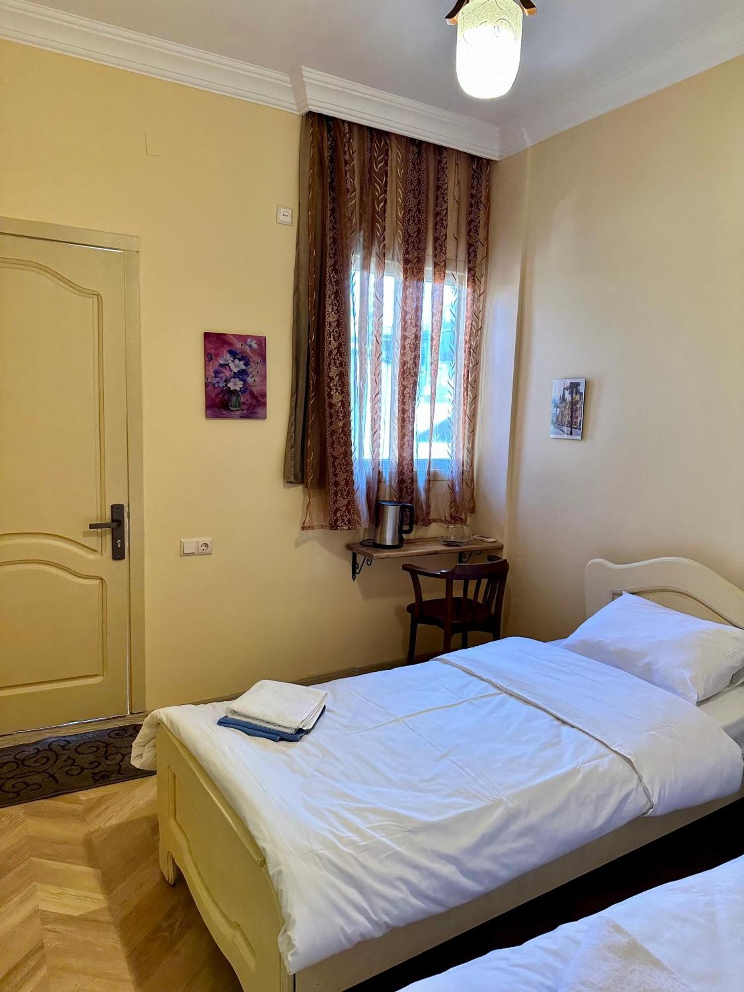 Old Clty Hotel Батуми Екстериор снимка
