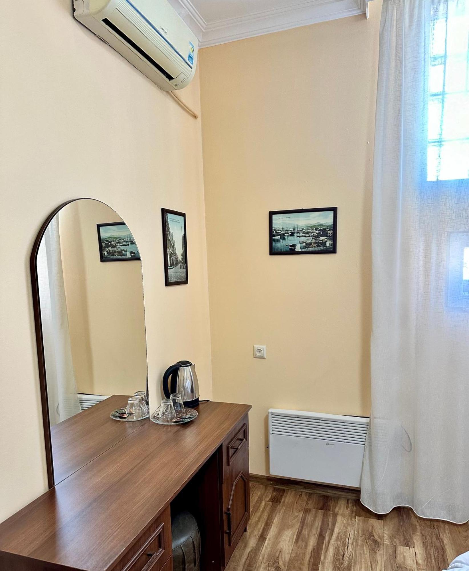 Old Clty Hotel Батуми Екстериор снимка