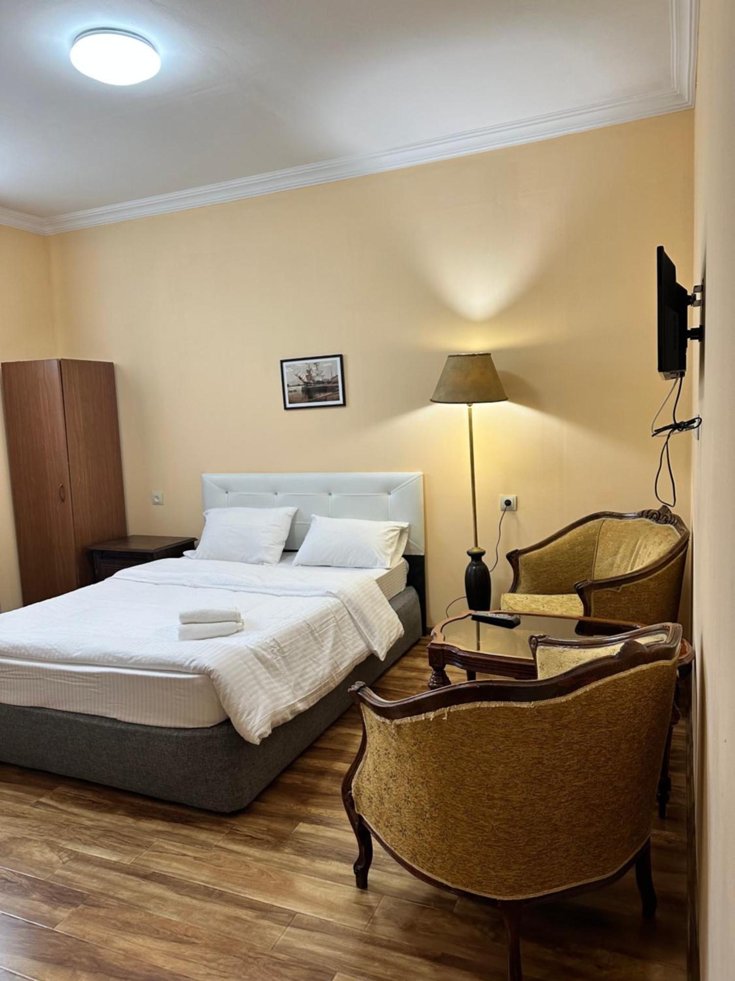 Old Clty Hotel Батуми Екстериор снимка